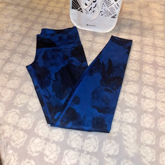 Lululemon Wunder Under Leggings - Picture 4 of 8